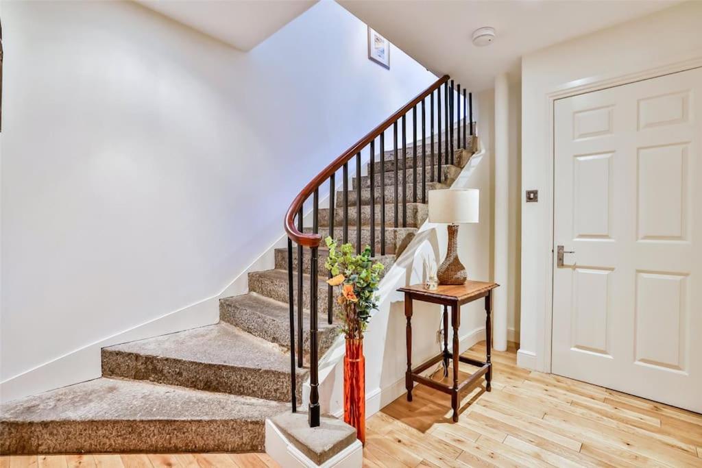 One Of A Kind Historic 3 Bedroom Apartment Aberdeen Esterno foto